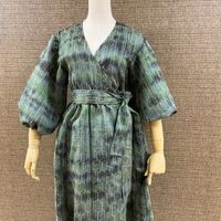 カジュアルなカシュクールワンピース