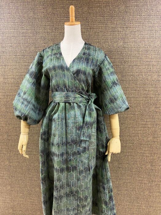 カジュアルなカシュクールワンピース