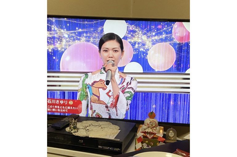 二階堂ふみ紅白衣装